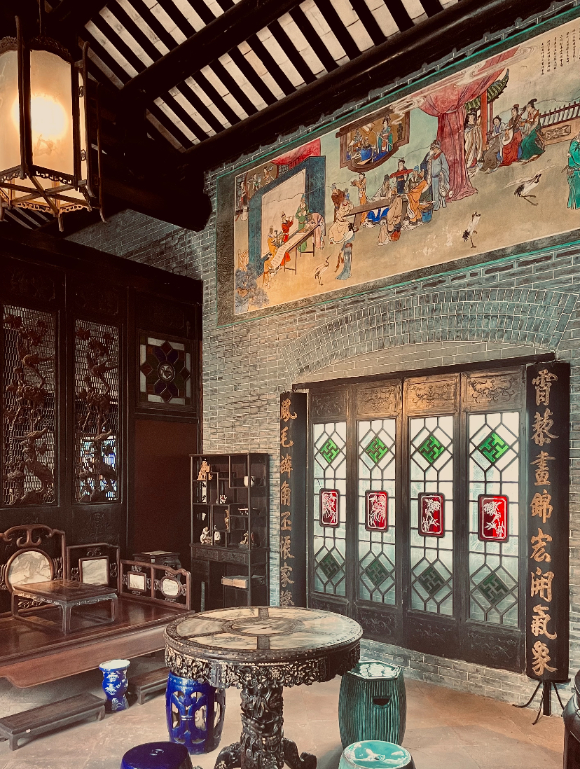 Ceramic roof ridge sculptures at Chen Clan Academy